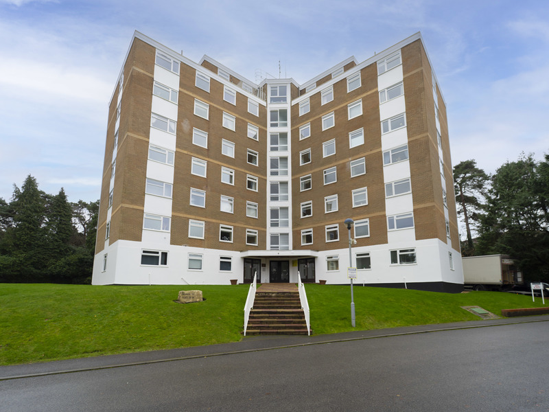 3 bed Apartment For Sale in Poole, Dorset - 2
