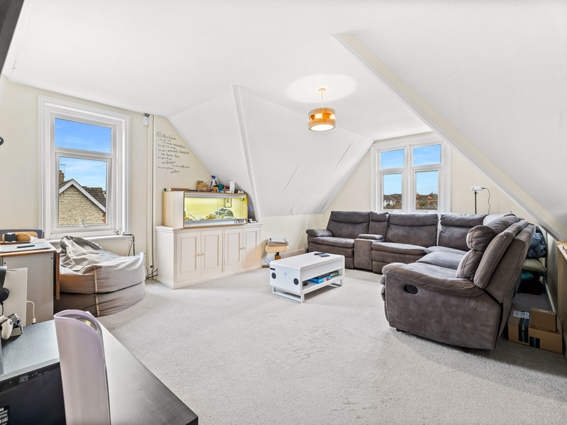 2 bed Apartment For Sale in Reigate, Surrey - 2