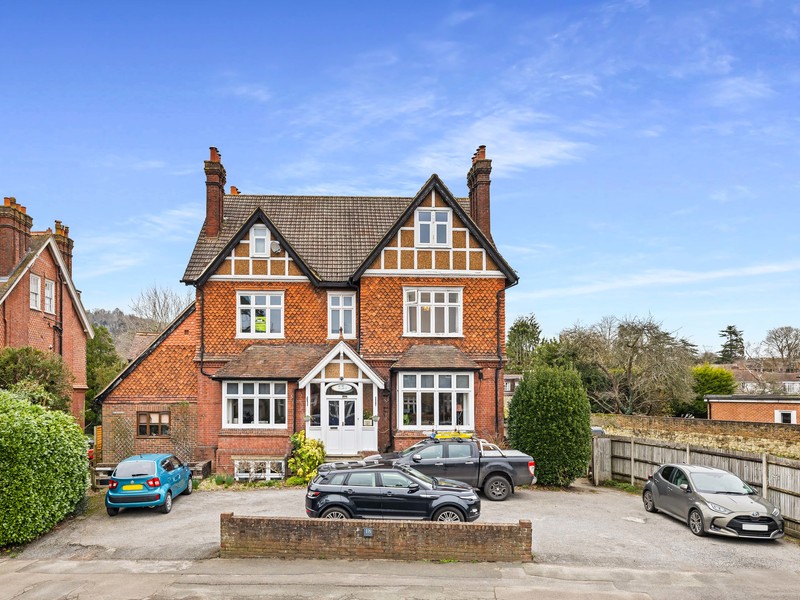 2 bed Apartment For Sale in Reigate, Surrey