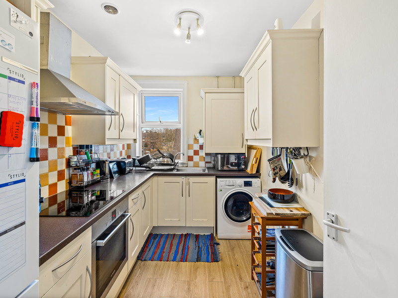 2 bed Apartment For Sale in Reigate, Surrey - 3