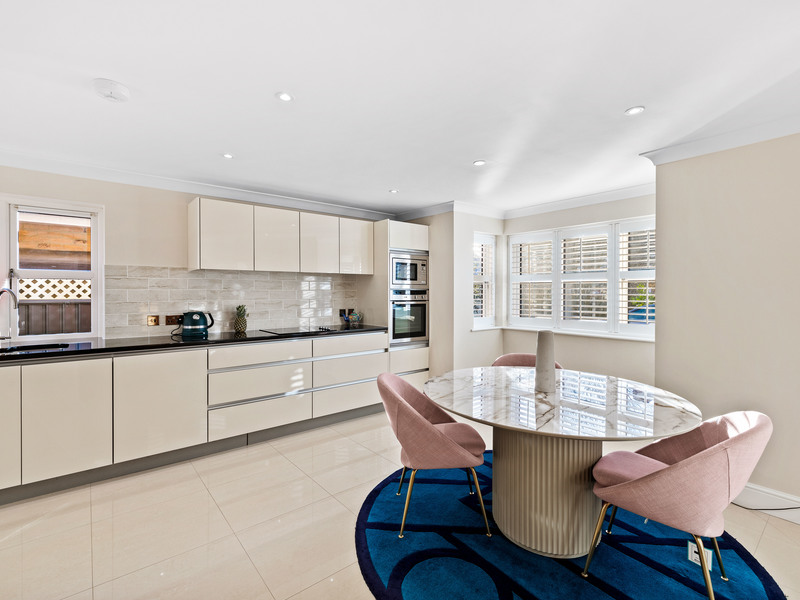 4 bed House - Detached For Rent in Redhill, Surrey