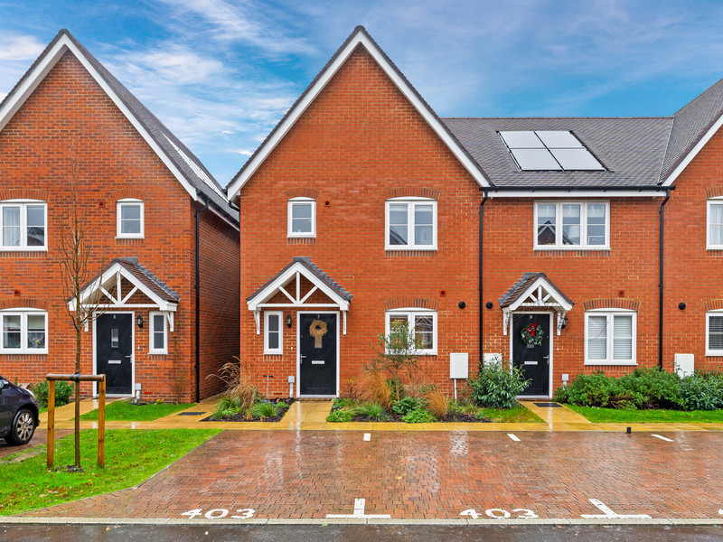 3 bed House - Semi For Sale in Horley, Surrey - 2