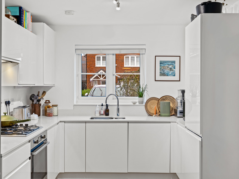 3 bed House - Semi For Sale in Horley, Surrey - 3