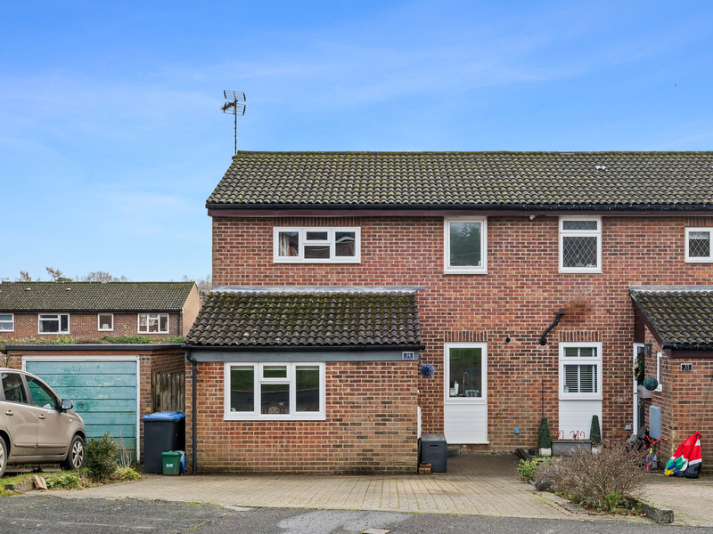 3 bed House - Semi For Sale in Crawley, West Sussex - 3