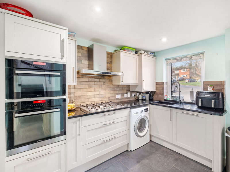 3 bed House - Semi For Sale in Crawley, West Sussex - 2