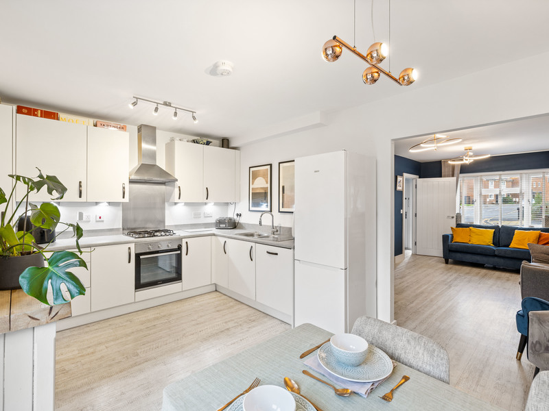 4 bed House - Semi For Sale in Crawley, West Sussex