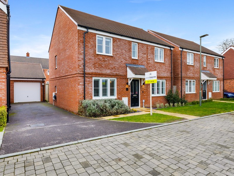 4 bed House - Detached For Sale in Horley, Surrey