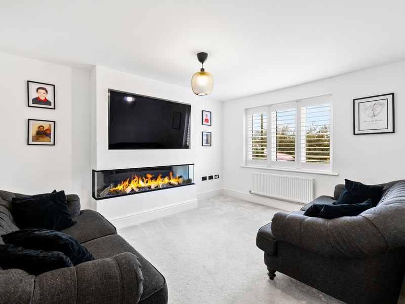 4 bed House - Detached For Sale in Horley, Surrey - 3