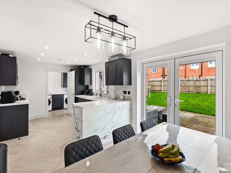 4 bed House - Detached For Sale in Horley, Surrey - 2