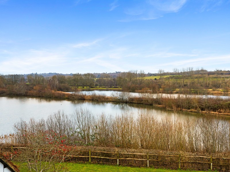 5 bed House - Detached For Sale in Redhill, Surrey - 3
