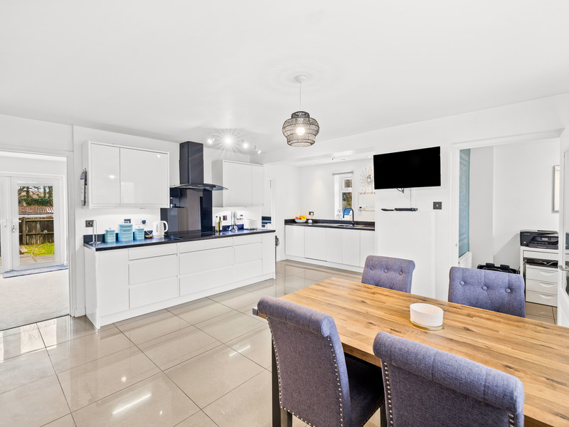 3 bed House - End Terrace For Sale in Crawley, West Sussex