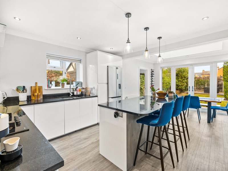 5 bed House - Detached For Sale in Woking, Surrey