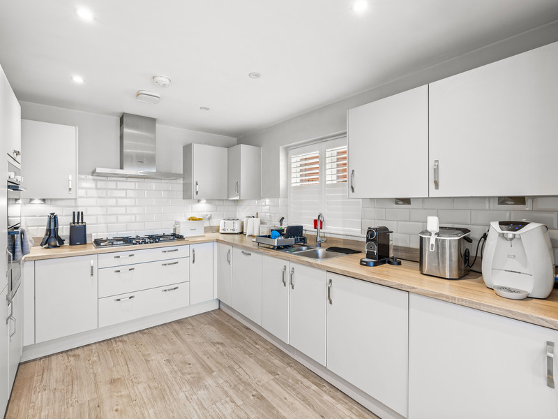 4 bed House - Detached For Sale in Horley, Surrey