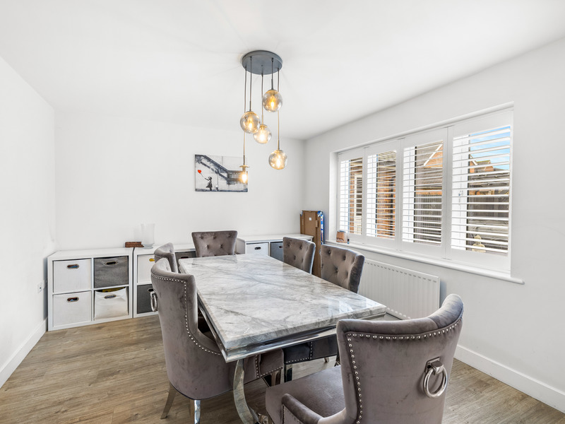 4 bed House - Detached For Sale in Horley, Surrey - 3