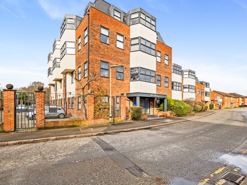 2 bed Apartment For Sale in Chertsey, Surrey