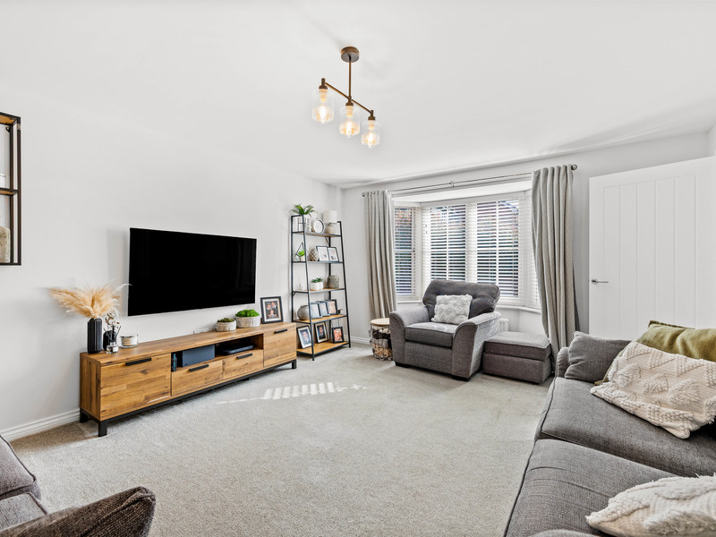 4 bed House - Detached For Sale in Horley, Surrey - 3