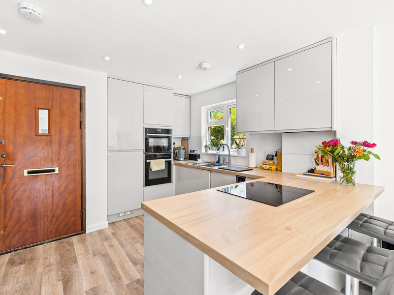 3 bed House - Terrace For Sale in Horley, Surrey