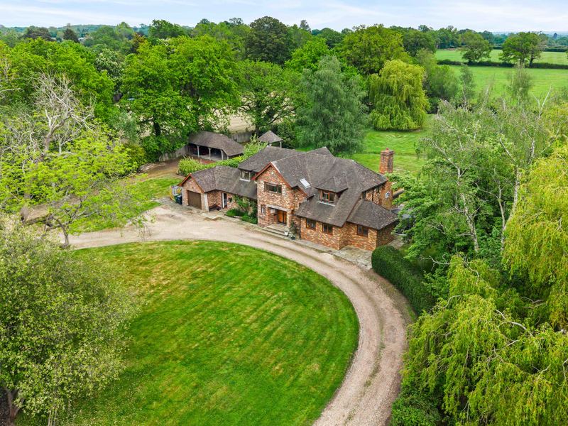 5 bed House - Detached For Sale in Redhill, Surrey