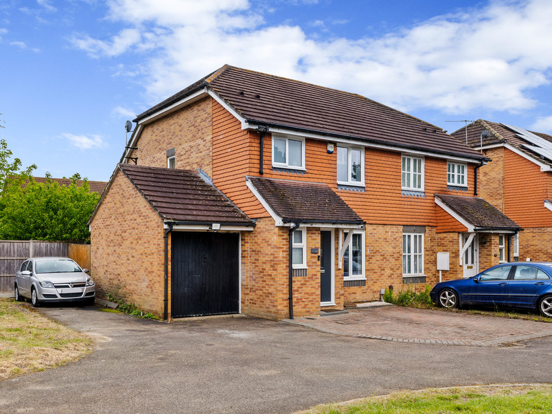 3 bed House - Semi For Sale in Horley, Surrey