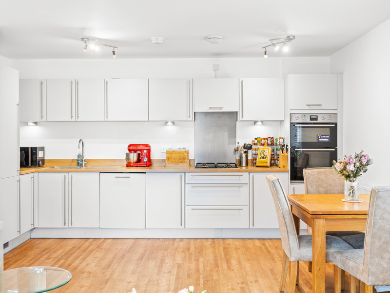 2 bed Apartment For Sale in Crawley, West Sussex - 3