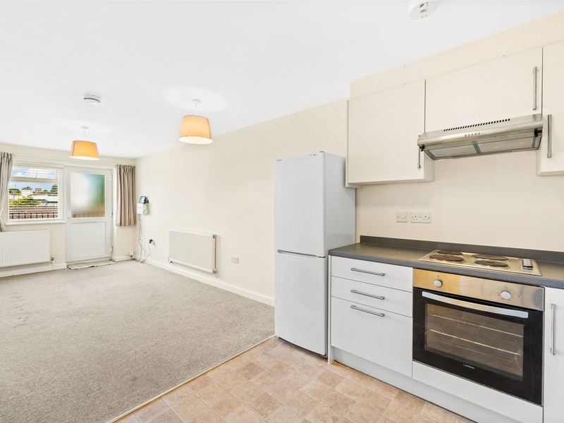 1 bed Maisonette For Rent in Reigate, Surrey