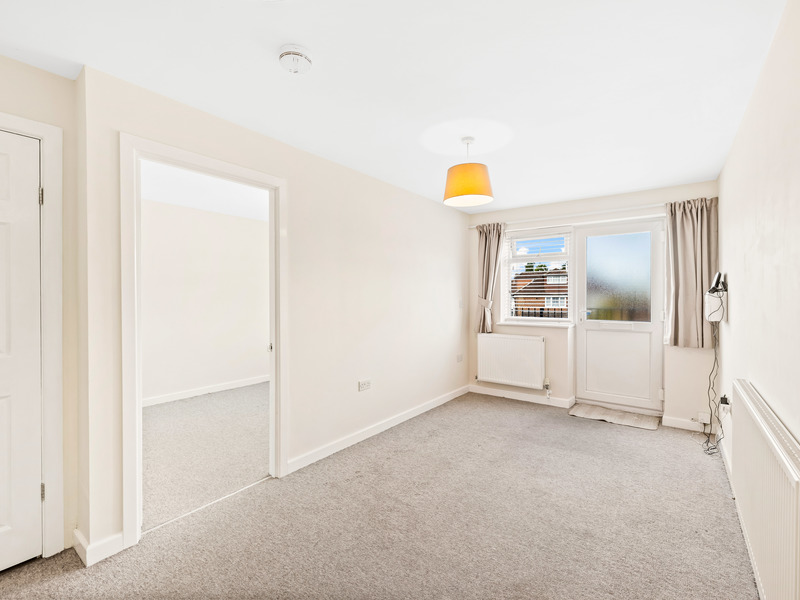 1 bed Maisonette For Rent in Reigate, Surrey - 3