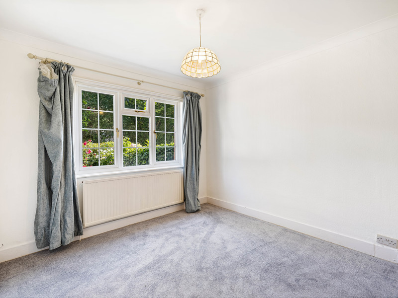 3 bed House - Semi For Rent in Horley, Surrey - 3