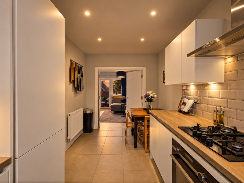 3 bed House - End Terrace For Sale in Horley, Surrey - 2
