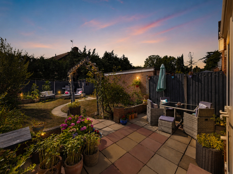 4 bed House - Detached For Sale in Horley, Surrey - 2