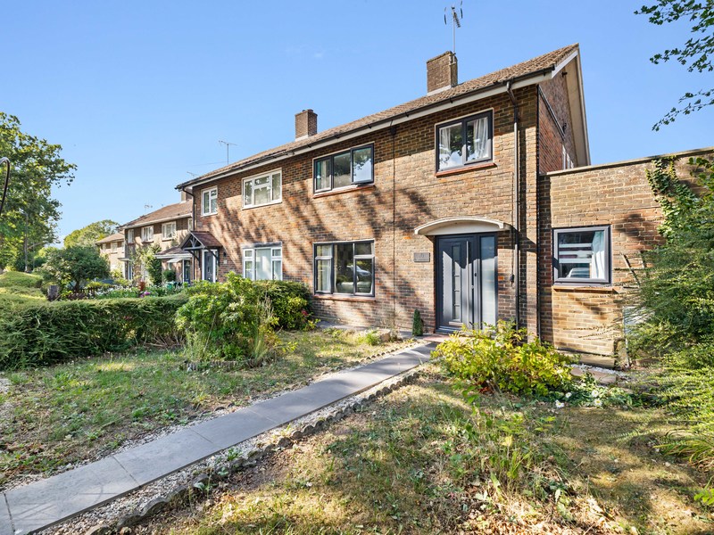3 bed House - Semi For Sale in Crawley, West Sussex
