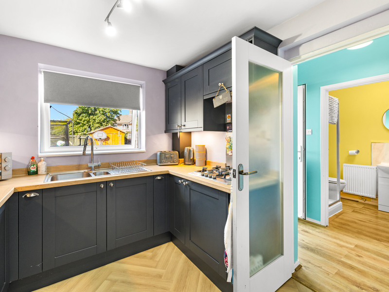 3 bed House - Semi For Sale in Crawley, West Sussex - 2