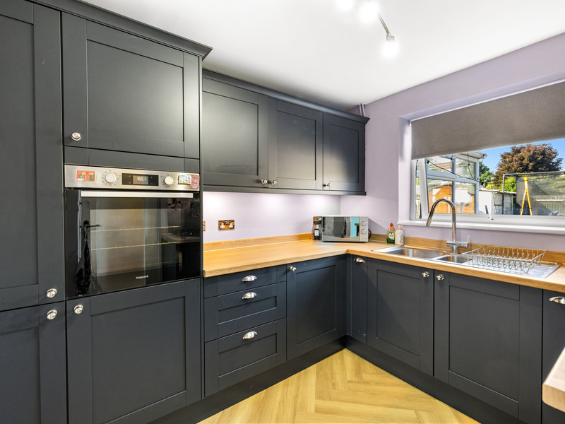 3 bed House - Semi For Sale in Crawley, West Sussex - 2