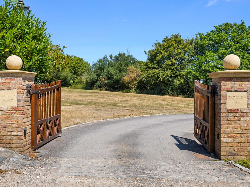 4 bed House - Detached For Sale in South Godstone, Surrey
