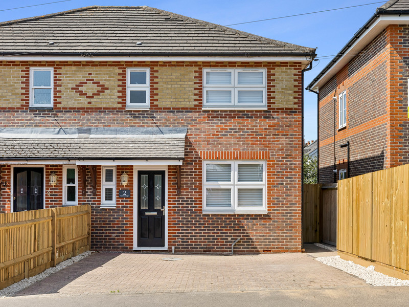 3 bed House - Semi For Rent in Reigate, Surrey