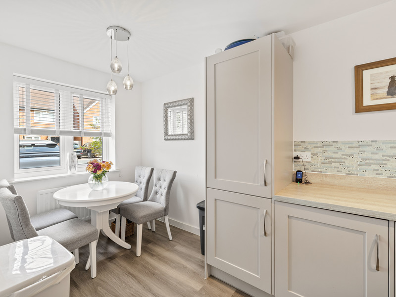 2 bed House - End Terrace For Sale in Horley, Surrey - 2