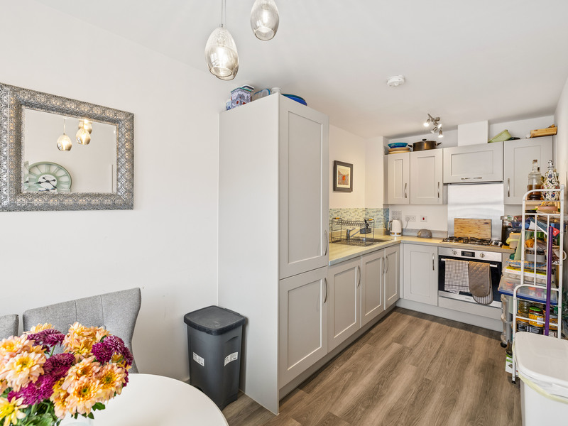 2 bed House - End Terrace For Sale in Horley, Surrey - 3