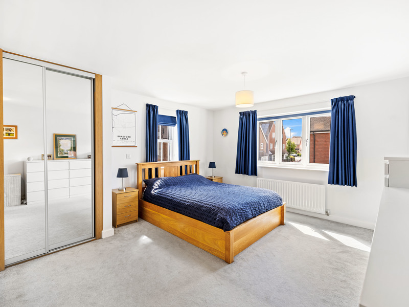 4 bed House - Detached For Sale in Horley, Surrey - 3