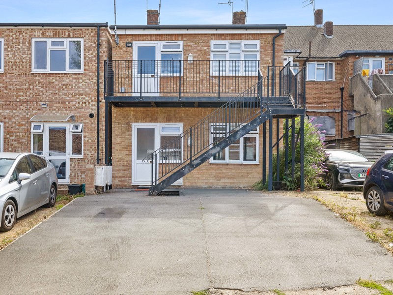 1 bed Maisonette For Rent in Reigate, Surrey - 3