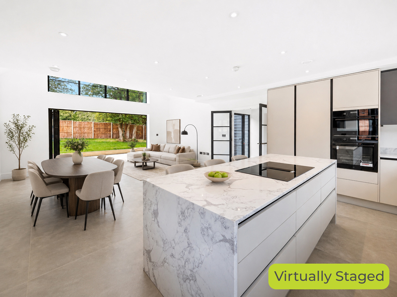 4 bed House - Detached For Sale in Dorking, Surrey - 2