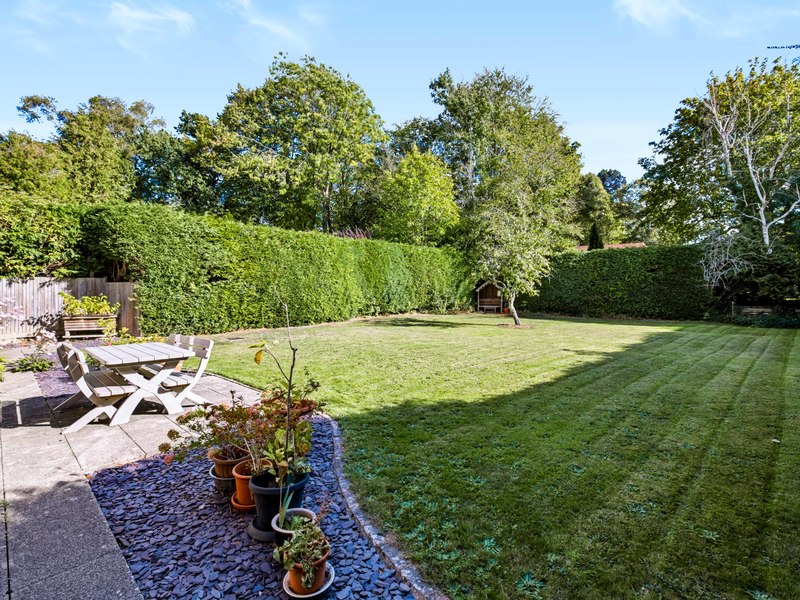 4 bed House - Detached For Sale in Crawley, West Sussex - 3