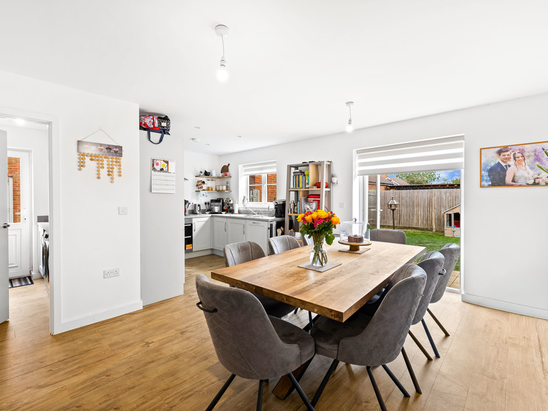 4 bed House - Detached For Sale in Horley, Surrey - 2