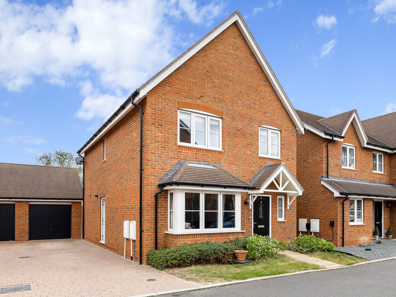 4 bed House - Detached For Sale in Horley, Surrey