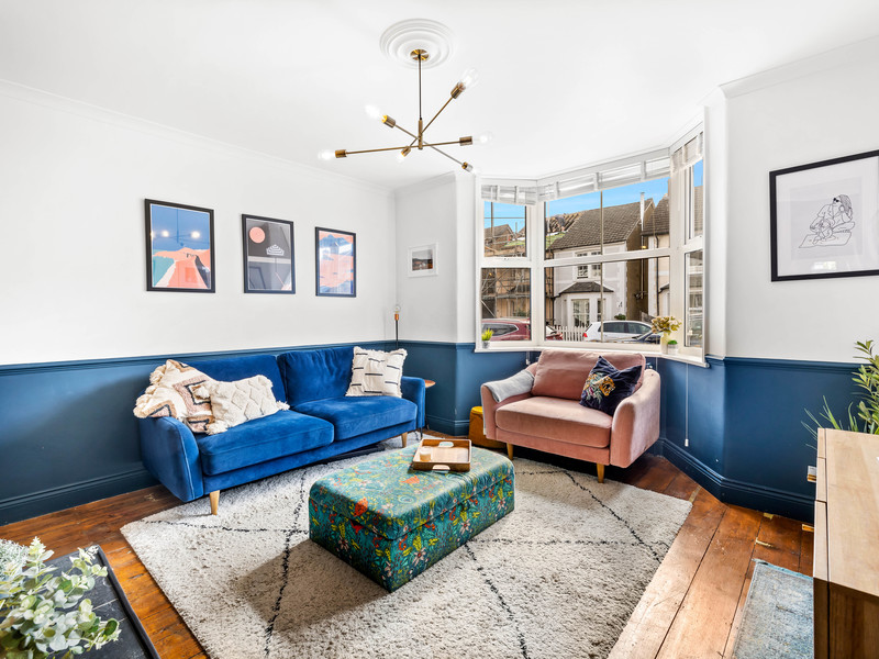 3 bed House - End Terrace For Sale in Redhill, Surrey - 3