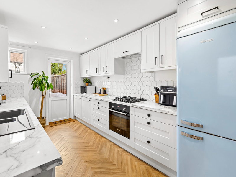 3 bed House - End Terrace For Sale in Redhill, Surrey - 2