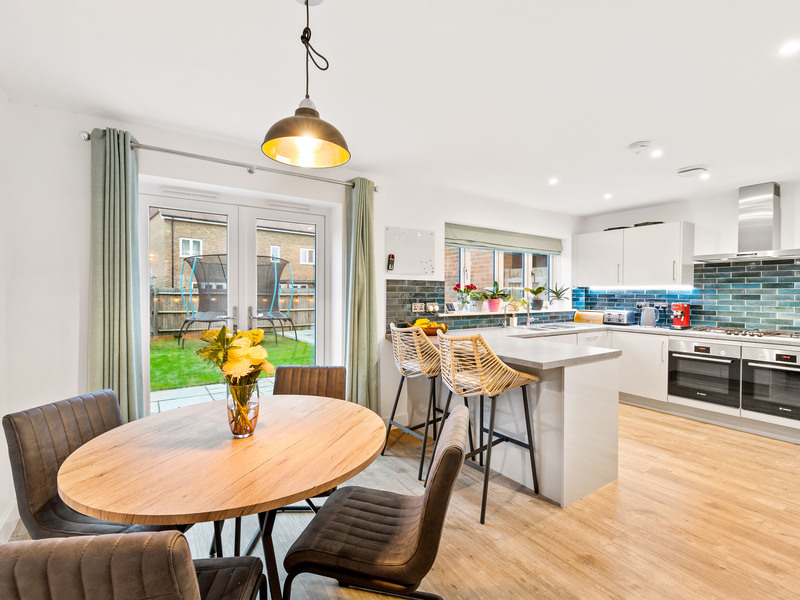 5 bed House - Detached For Sale in Horley, Surrey - 3