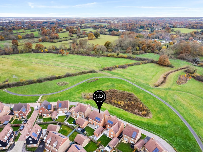 5 bed House - Detached For Sale in Horley, Surrey