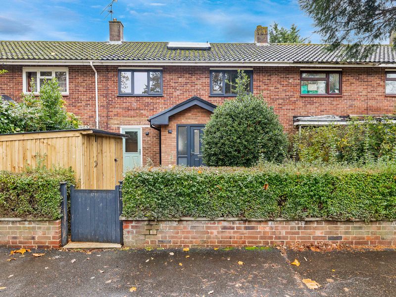 3 bed House - Terrace For Sale in Crawley, West Sussex - 2