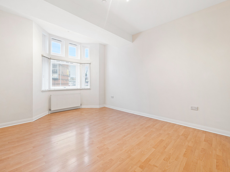 1 bed Apartment For Sale in Redhill, Surrey