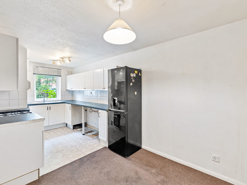 3 bed House - Terrace For Sale in Crawley, Surrey - 2