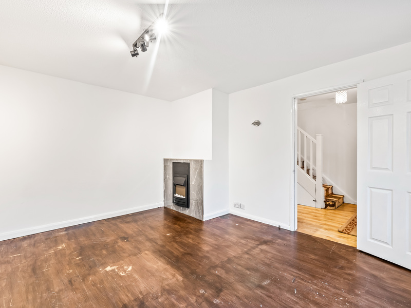 3 bed House - Terrace For Sale in Crawley, Surrey - 3